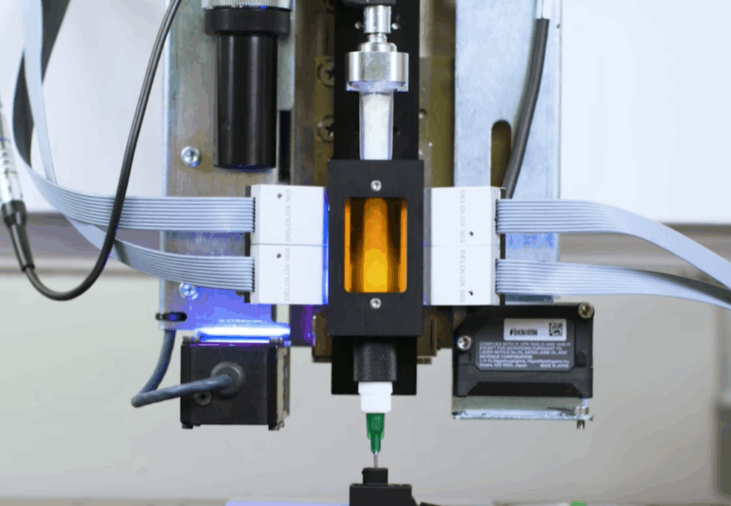 Tecnología Activation in the Flow para un curado controlado de adhesivos industriales directamente en la línea de producción con soluciones industriales en México