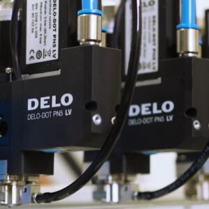 Dispositivo dispensador DELO DOT PN2 para una aplicación precisa y controlada de adhesivos industriales en procesos automatizados con soluciones industriales en México
