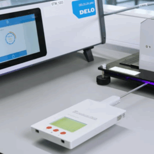 Lámpara UV DELOLUX PILOT para curado rápido y uniforme de adhesivos industriales en procesos de manufactura avanzada con soluciones industriales en México
