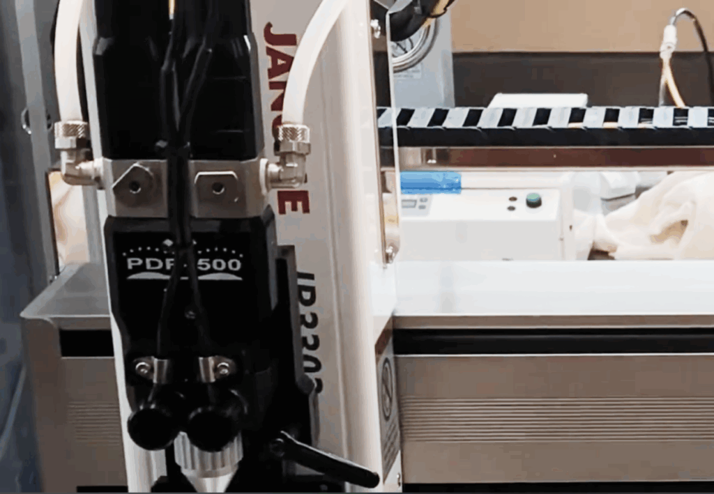 Innovador, compacto, versátil, preciso y duradero. Sistema de dosificación de dos componentes.